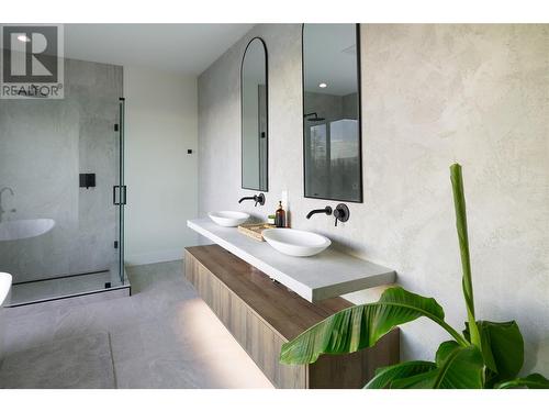 1435 Bear Creek Road, West Kelowna, BC - Indoor Photo Showing Bathroom