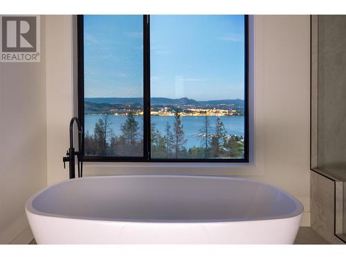 1435 Bear Creek Road, West Kelowna, BC - Indoor Photo Showing Bathroom