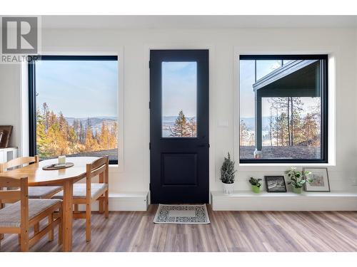 1435 Bear Creek Road, West Kelowna, BC - Indoor Photo Showing Dining Room