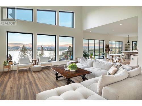 1435 Bear Creek Road, West Kelowna, BC - Indoor Photo Showing Living Room