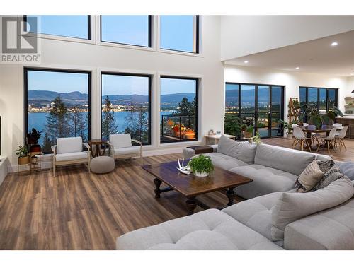 1435 Bear Creek Road, West Kelowna, BC - Indoor Photo Showing Living Room