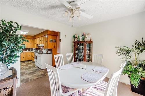 101 Cedar Avenue, Fruitvale, BC - Indoor Photo Showing Dining Room