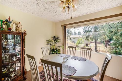 101 Cedar Avenue, Fruitvale, BC - Indoor Photo Showing Dining Room