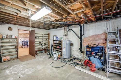 101 Cedar Avenue, Fruitvale, BC - Indoor Photo Showing Basement