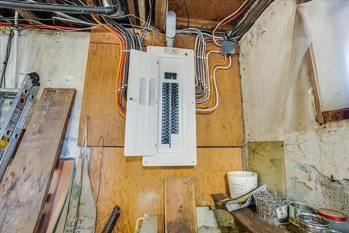 101 Cedar Avenue, Fruitvale, BC - Indoor Photo Showing Basement