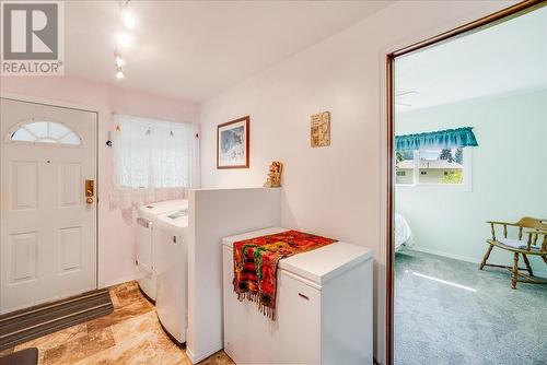 101 Cedar  Avenue, Fruitvale, BC - Indoor Photo Showing Laundry Room