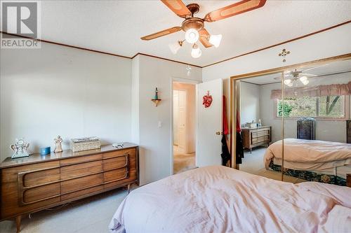 101 Cedar  Avenue, Fruitvale, BC - Indoor Photo Showing Bedroom