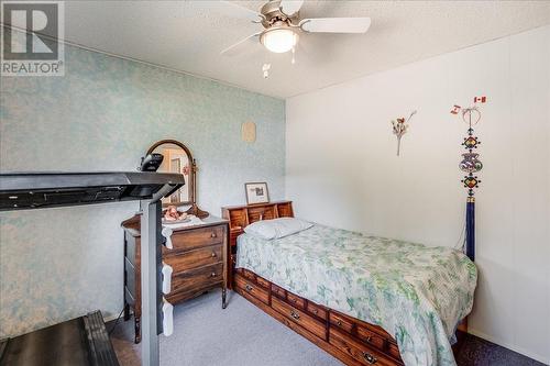 101 Cedar  Avenue, Fruitvale, BC - Indoor Photo Showing Bedroom