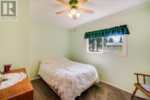 101 Cedar  Avenue, Fruitvale, BC - Indoor Photo Showing Bedroom