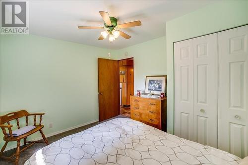 101 Cedar  Avenue, Fruitvale, BC - Indoor Photo Showing Bedroom