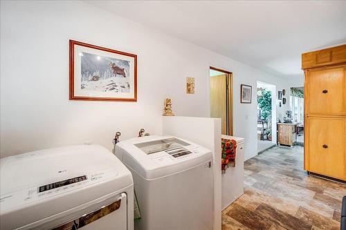 101 Cedar Avenue, Fruitvale, BC - Indoor Photo Showing Laundry Room