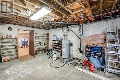 101 Cedar  Avenue, Fruitvale, BC - Indoor Photo Showing Other Room