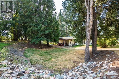 101 Cedar  Avenue, Fruitvale, BC - Outdoor