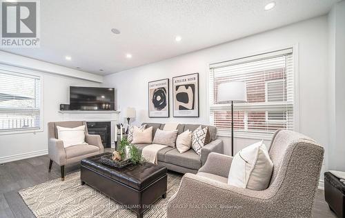 111 Brownridge Place, Whitby (Williamsburg), ON - Indoor Photo Showing Living Room