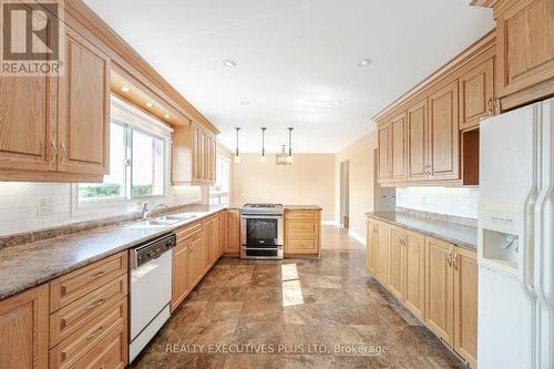 1570 Concession Rd 5, Adjala-Tosorontio, ON - Indoor Photo Showing Kitchen With Double Sink