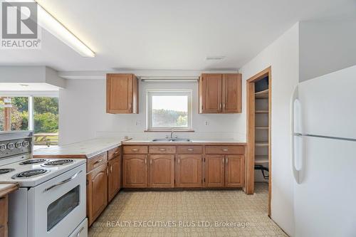 1570 Concession Rd 5, Adjala-Tosorontio, ON - Indoor Photo Showing Kitchen With Double Sink