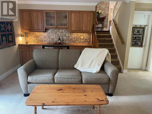 27 Thicketwood Place, Ramara (Brechin), ON - Indoor Photo Showing Living Room