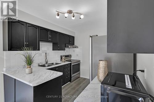 12 Cedarwood Crescent, Brampton, ON - Indoor Photo Showing Kitchen With Double Sink With Upgraded Kitchen