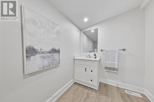 489 Sherbrooke Street, Peterborough, ON - Indoor Photo Showing Bathroom