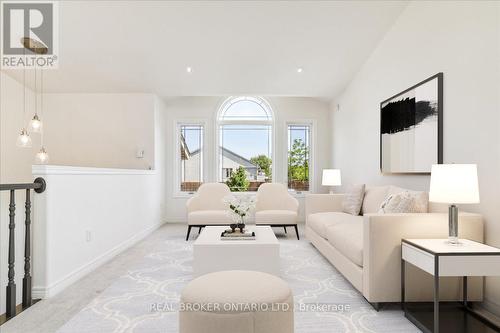 7159 Bryanne Court, Niagara Falls, ON - Indoor Photo Showing Living Room