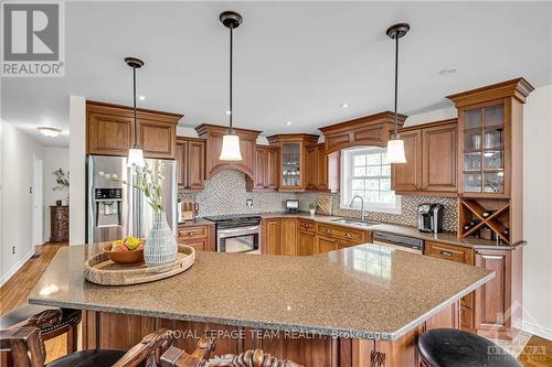 908 River Road, North Grenville, ON - Indoor Photo Showing Kitchen With Double Sink With Upgraded Kitchen