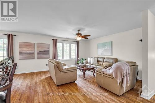 908 River Road, North Grenville, ON - Indoor Photo Showing Living Room