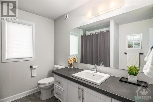 333 Moonlight Drive, Russell, ON - Indoor Photo Showing Bathroom