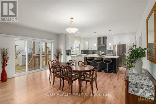 333 Moonlight Drive, Russell, ON - Indoor Photo Showing Dining Room