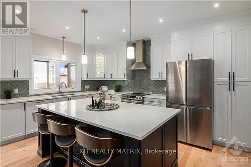 333 Moonlight Drive, Russell, ON - Indoor Photo Showing Kitchen With Upgraded Kitchen