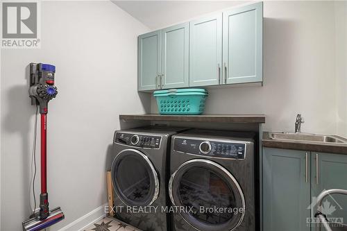 333 Moonlight Drive, Russell, ON - Indoor Photo Showing Laundry Room