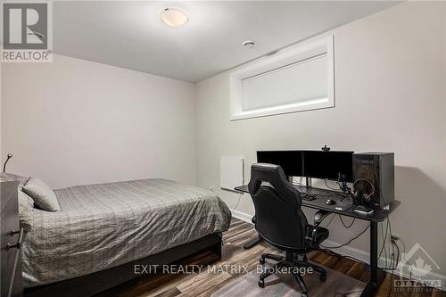 333 Moonlight Drive, Russell, ON - Indoor Photo Showing Bedroom