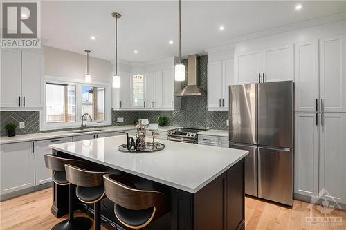 333 Moonlight Drive, Russell, ON - Indoor Photo Showing Kitchen With Upgraded Kitchen