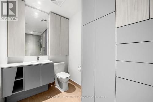 210 - 3900 Confederation Parkway, Mississauga, ON - Indoor Photo Showing Bathroom