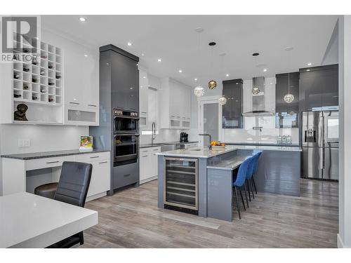 1088 Clarance Avenue, Kelowna, BC - Indoor Photo Showing Kitchen With Upgraded Kitchen