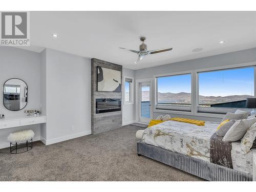 1088 Clarance Avenue, Kelowna, BC - Indoor Photo Showing Bedroom