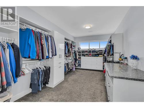 1088 Clarance Avenue, Kelowna, BC - Indoor With Storage