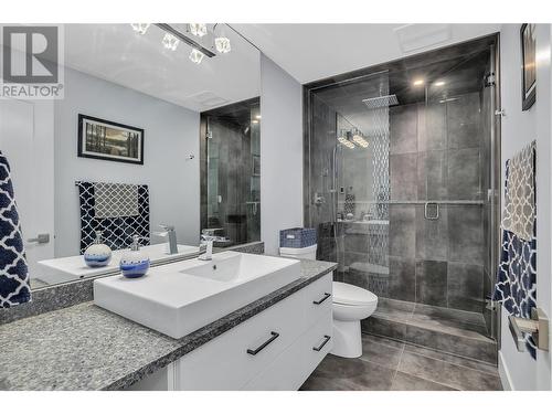 1088 Clarance Avenue, Kelowna, BC - Indoor Photo Showing Bathroom