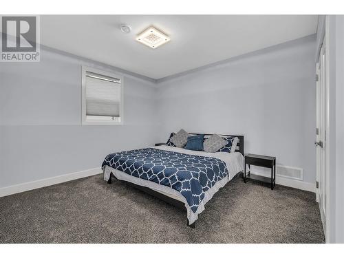 1088 Clarance Avenue, Kelowna, BC - Indoor Photo Showing Bedroom