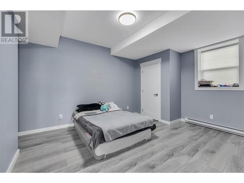 1088 Clarance Avenue, Kelowna, BC - Indoor Photo Showing Bedroom