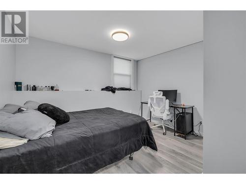 1088 Clarance Avenue, Kelowna, BC - Indoor Photo Showing Bedroom