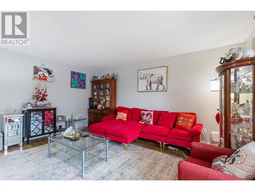 495 All Star Court Unit# 136, Kelowna, BC - Indoor Photo Showing Living Room