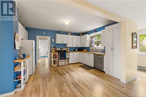 789 Amirault, Dieppe, NB - Indoor Photo Showing Kitchen