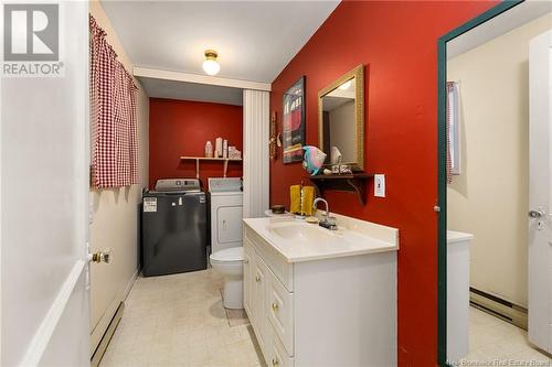 789 Amirault, Dieppe, NB - Indoor Photo Showing Bathroom