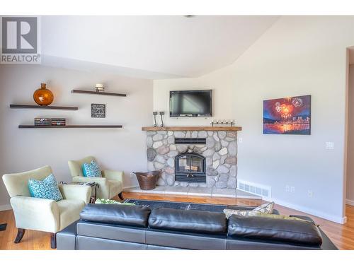 106 Saddlehorn Drive, Kaleden, BC - Indoor Photo Showing Living Room With Fireplace