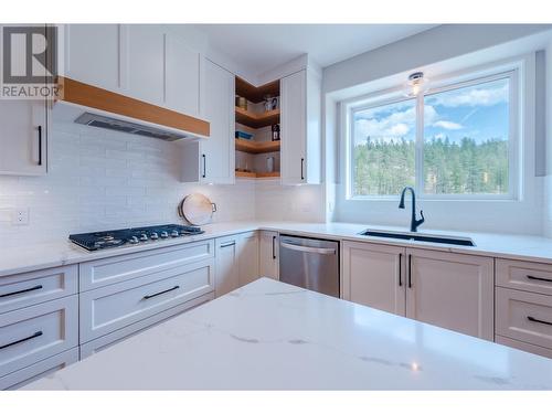 106 Saddlehorn Drive, Kaleden, BC - Indoor Photo Showing Kitchen With Upgraded Kitchen