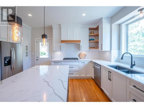 106 Saddlehorn Drive, Kaleden, BC - Indoor Photo Showing Kitchen With Double Sink With Upgraded Kitchen