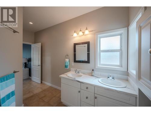 106 Saddlehorn Drive, Kaleden, BC - Indoor Photo Showing Bathroom