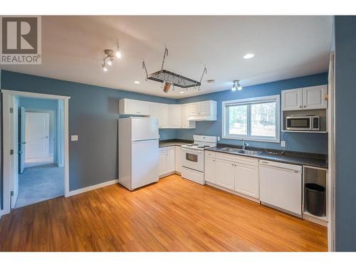 106 Saddlehorn Drive, Kaleden, BC - Indoor Photo Showing Kitchen