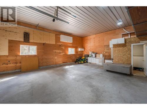 106 Saddlehorn Drive, Kaleden, BC - Indoor Photo Showing Garage