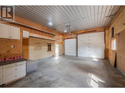 106 Saddlehorn Drive, Kaleden, BC - Indoor Photo Showing Garage